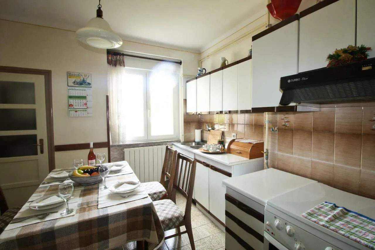Apartment Persich プーラ