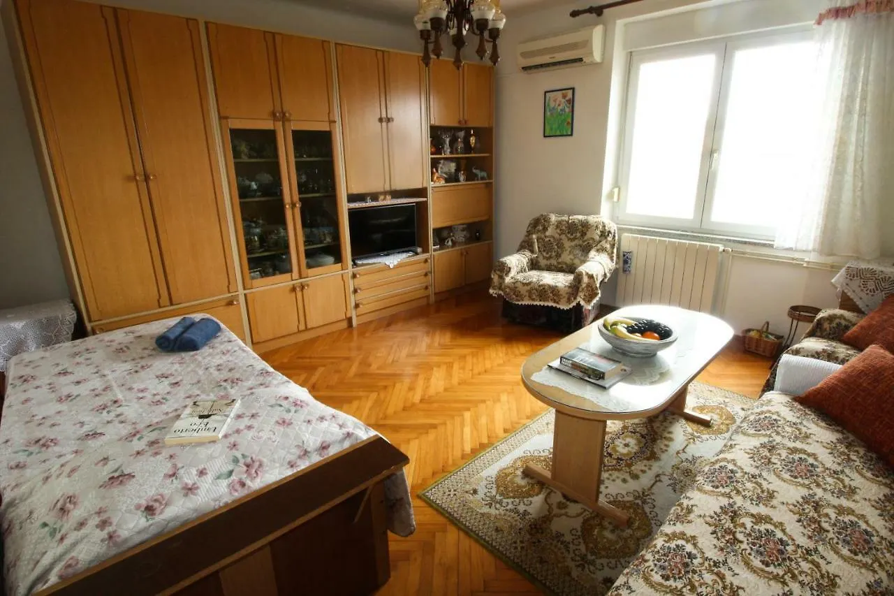 Apartment Persich Πούλα